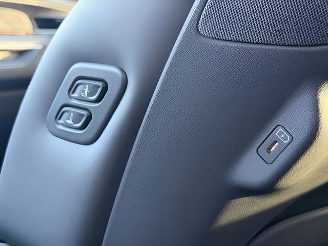 Used 2026 Kia EV9 Land image 9