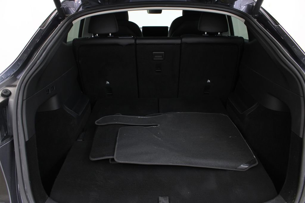 Used 2022 Tesla Model Y Long Range image 17