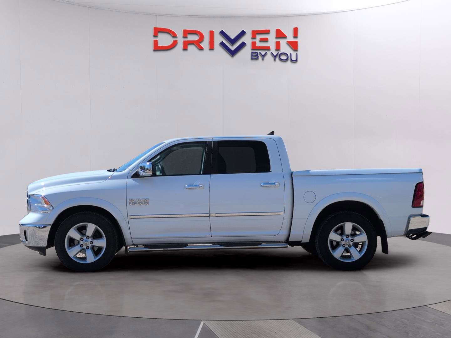 Used 2018 RAM 1500 SLT image 2