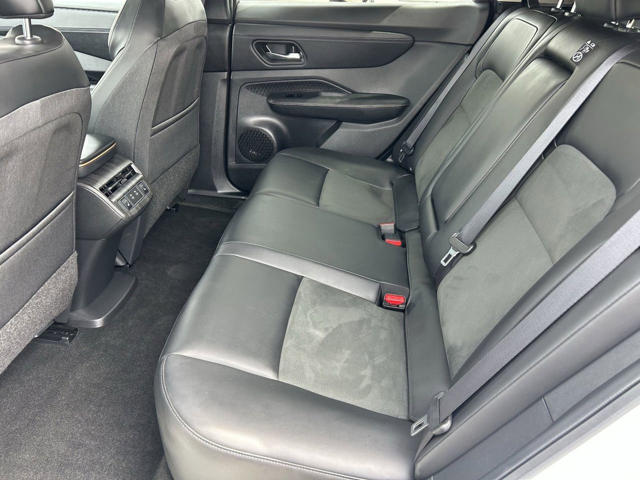 Certified 2025 Nissan Ariya FWD image 14