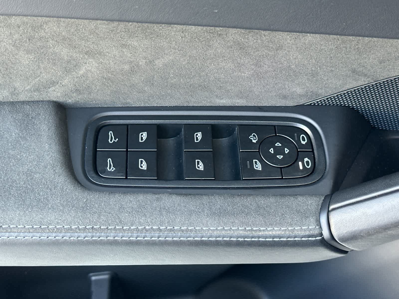 Used 2025 Porsche Cayenne GTS AWD/4WD image 13