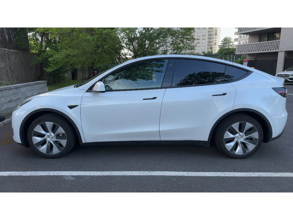 Used 2022 Tesla Model Y Long Range AWD/4WD image 2