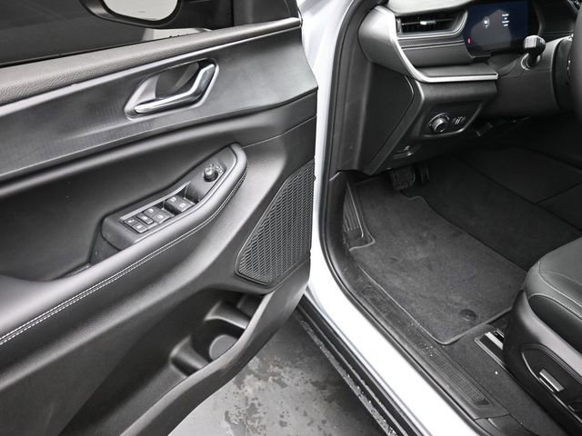 New 2025 Jeep Grand Cherokee Laredo image 13