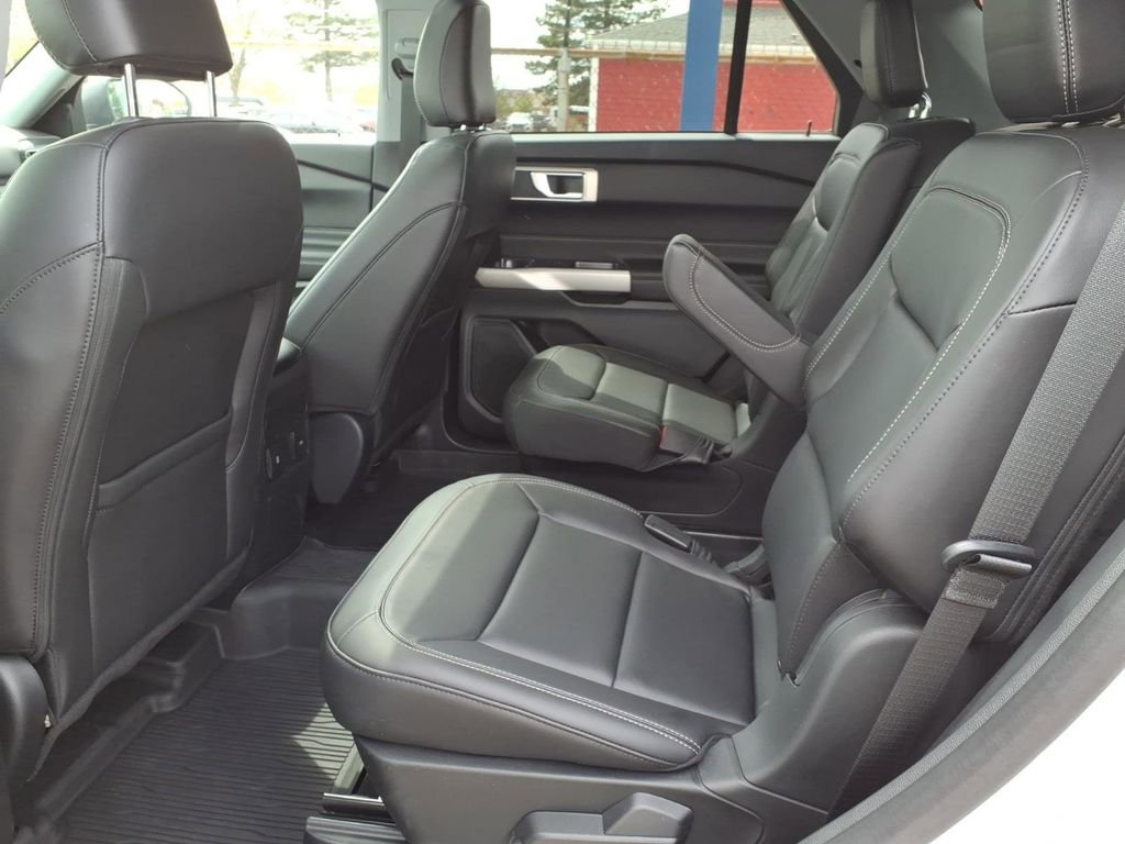 Used 2024 Ford Explorer XLT w/ Equipment Group 202A AWD/4WD image 12