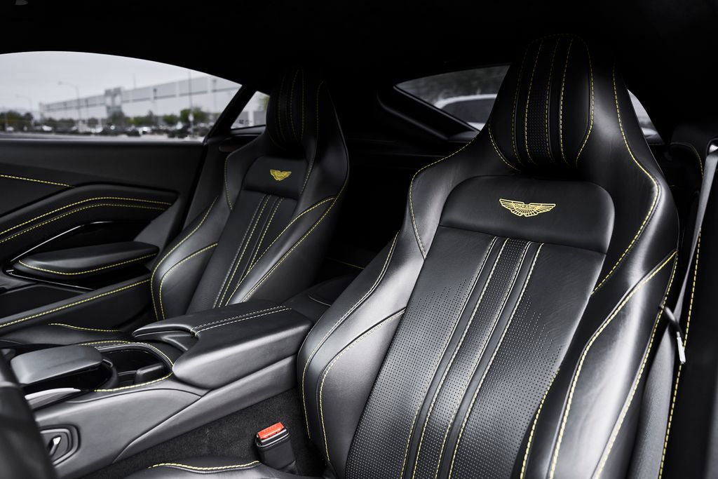 Used 2023 Aston Martin V8 Vantage Coupe RWD image 35