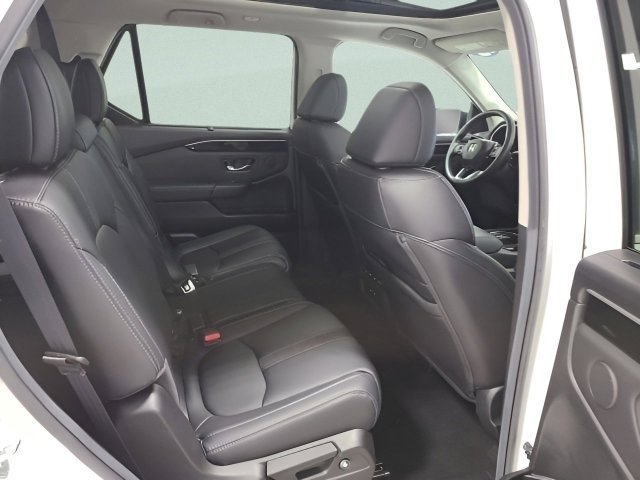 Used 2025 Honda Pilot Touring image 20