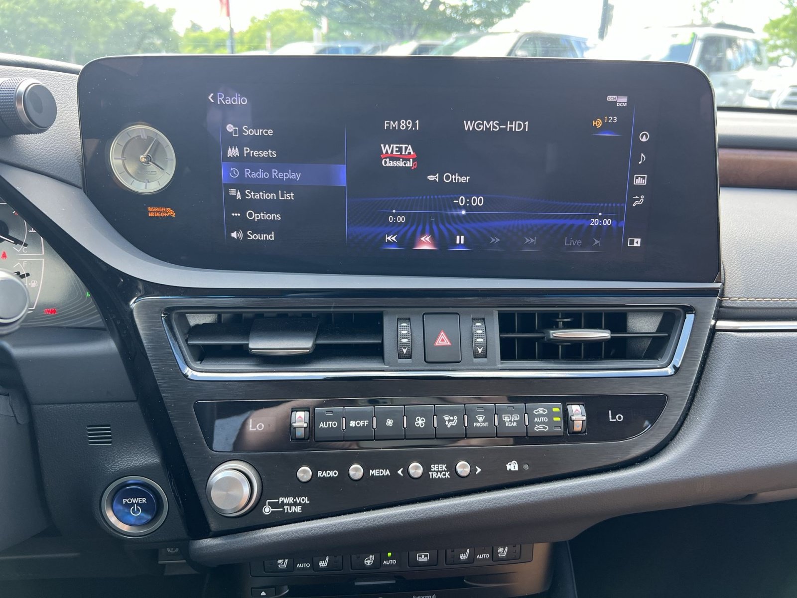 Used 2022 Lexus ES 300h w/ Accessory Package FWD image 18
