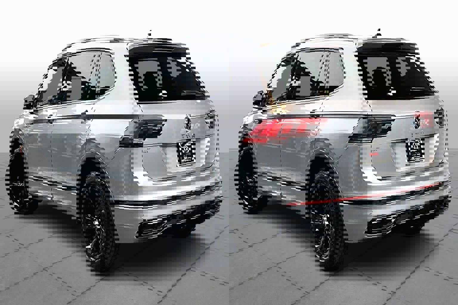 Used 2023 Volkswagen Tiguan SE R-Line image 11