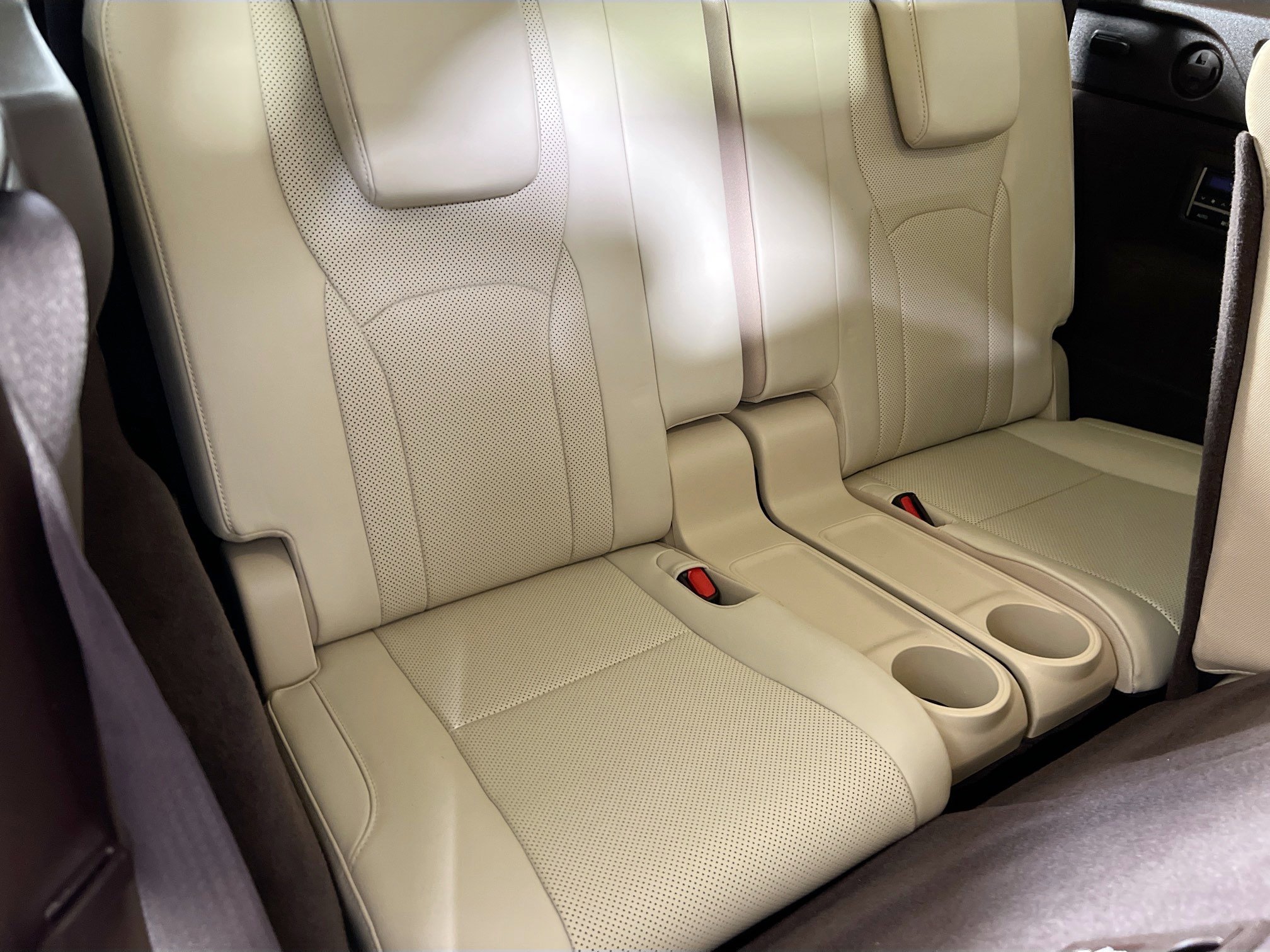 Used 2020 Lexus RX 350L Premium w/ Premium Package image 27