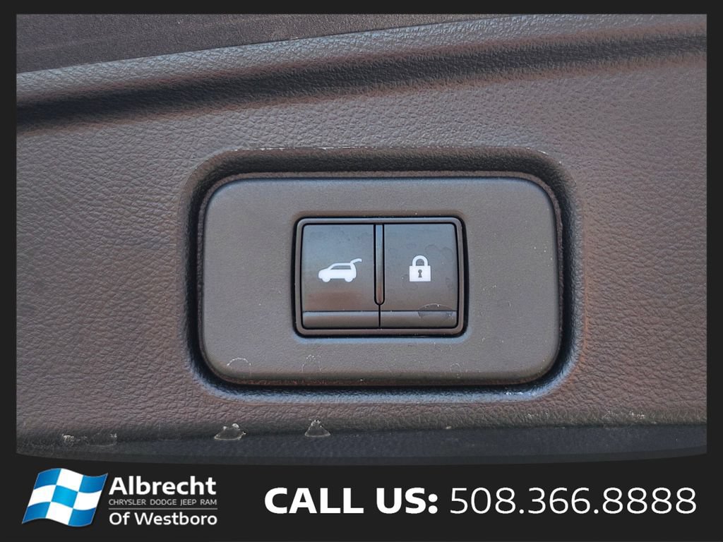 Used 2024 Nissan Pathfinder SV w/ SV Premium Package AWD/4WD image 36