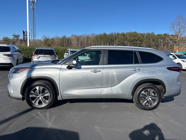 Used 2024 Toyota Highlander XLE image 6