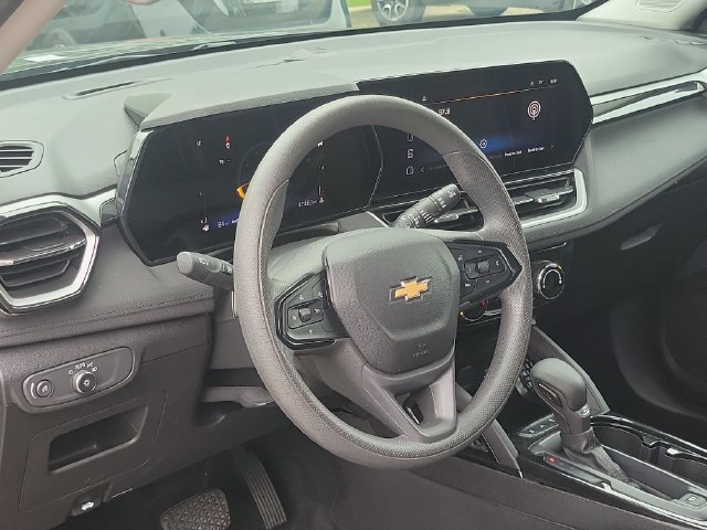 Used 2025 Chevrolet TrailBlazer LT AWD/4WD image 9