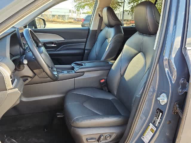 Used 2025 Toyota Grand Highlander AWD image 14