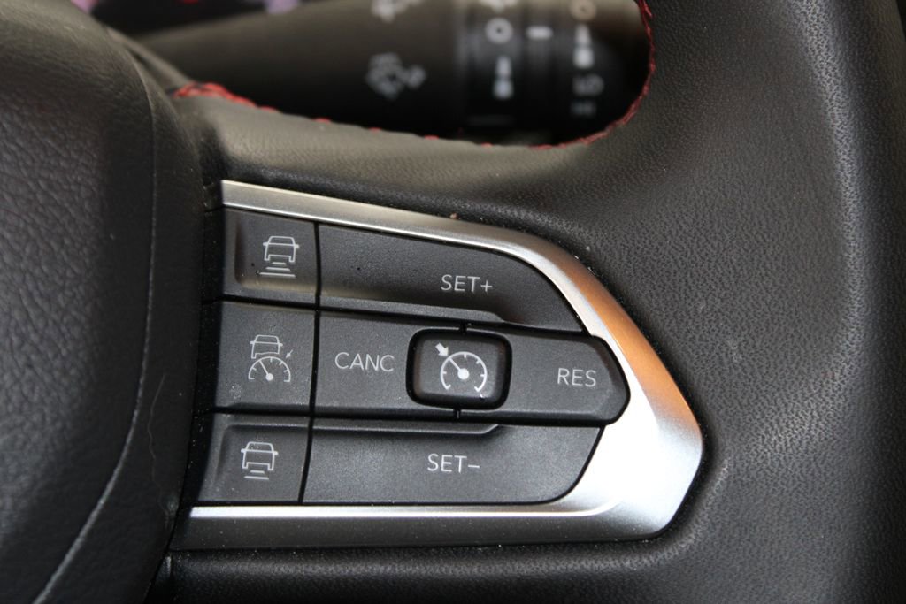 Used 2025 Jeep Compass Trailhawk image 18