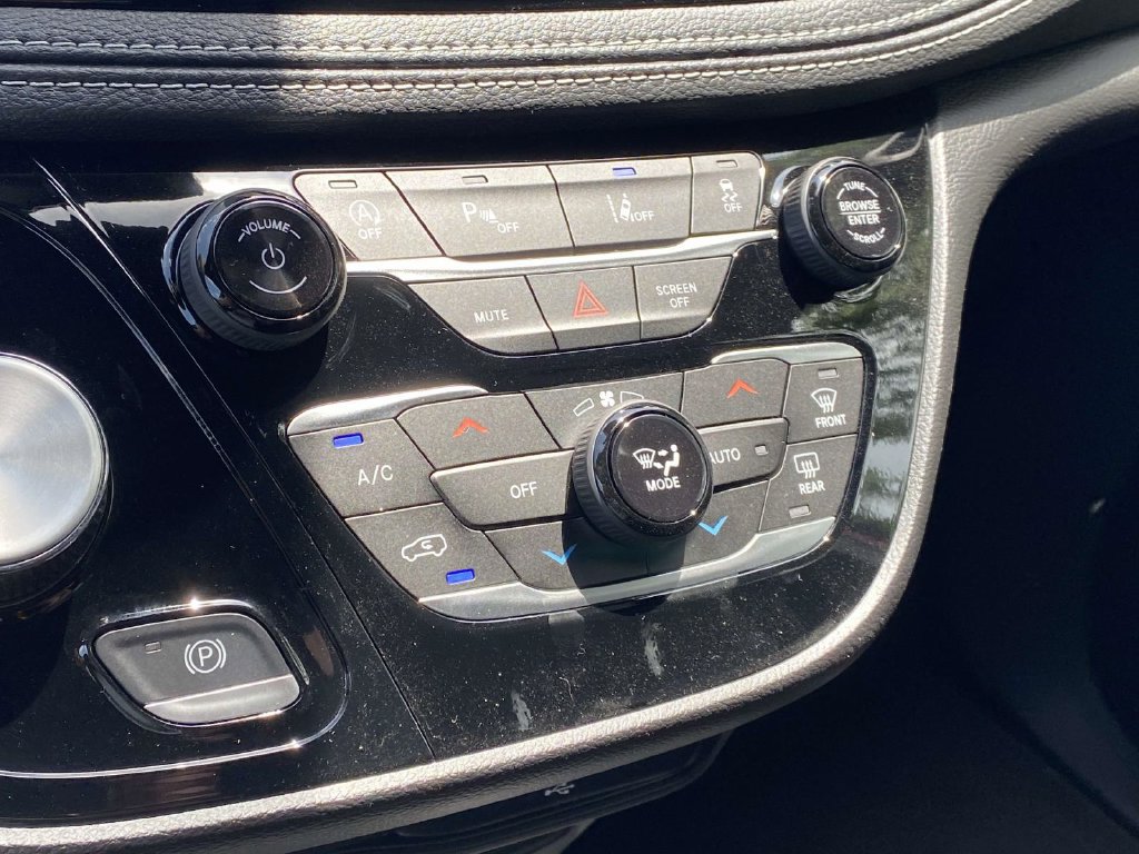 New 2027 Chrysler Pacifica Select FWD image 21