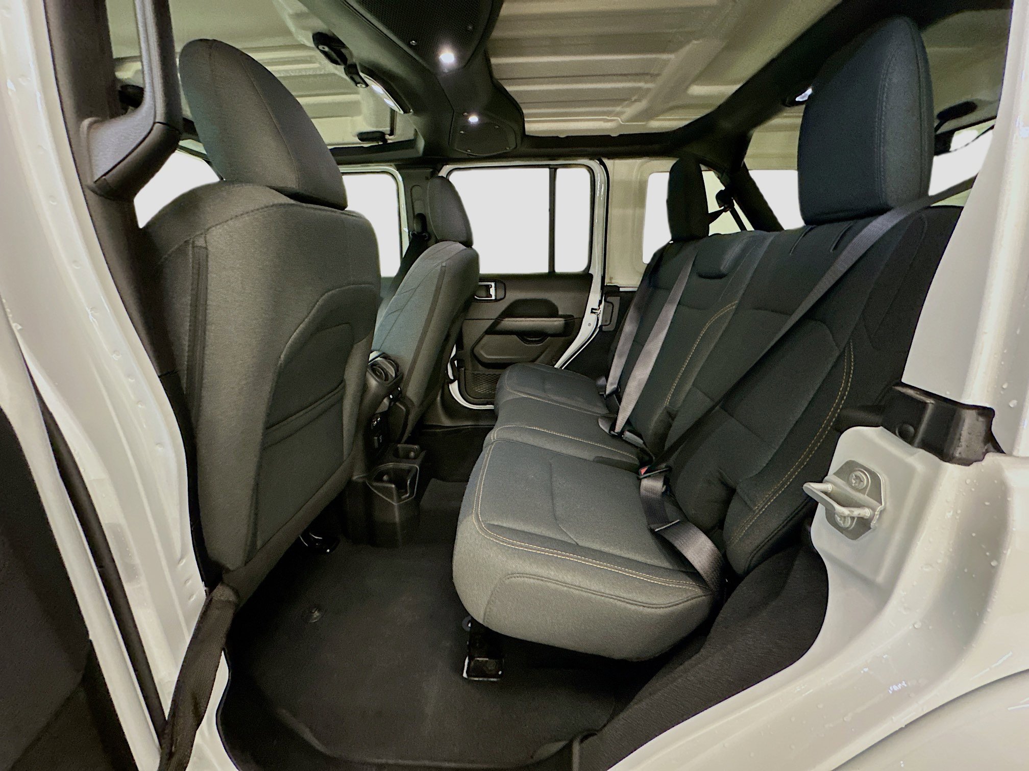 Used 2025 Jeep Wrangler Sahara image 28