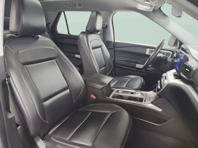 Used 2021 Ford Explorer XLT w/ Equipment Group 202A AWD/4WD image 15