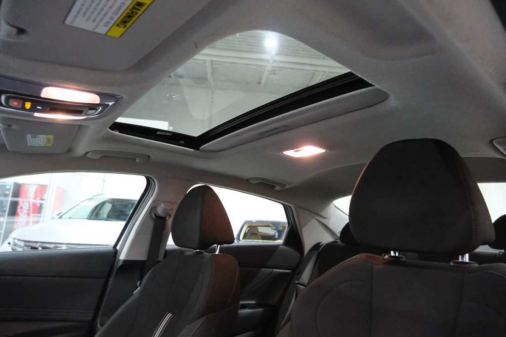 Used 2025 Hyundai Elantra SEL FWD image 33