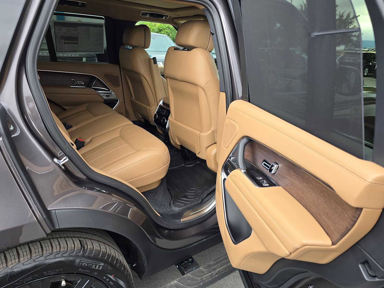 New 2025 Land Rover Range Rover SE image 14