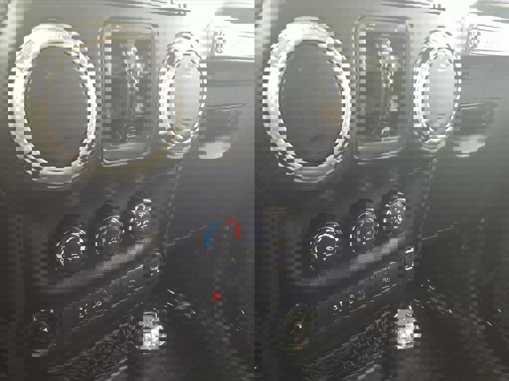 Used 2017 Jeep Wrangler Unlimited Sahara image 14