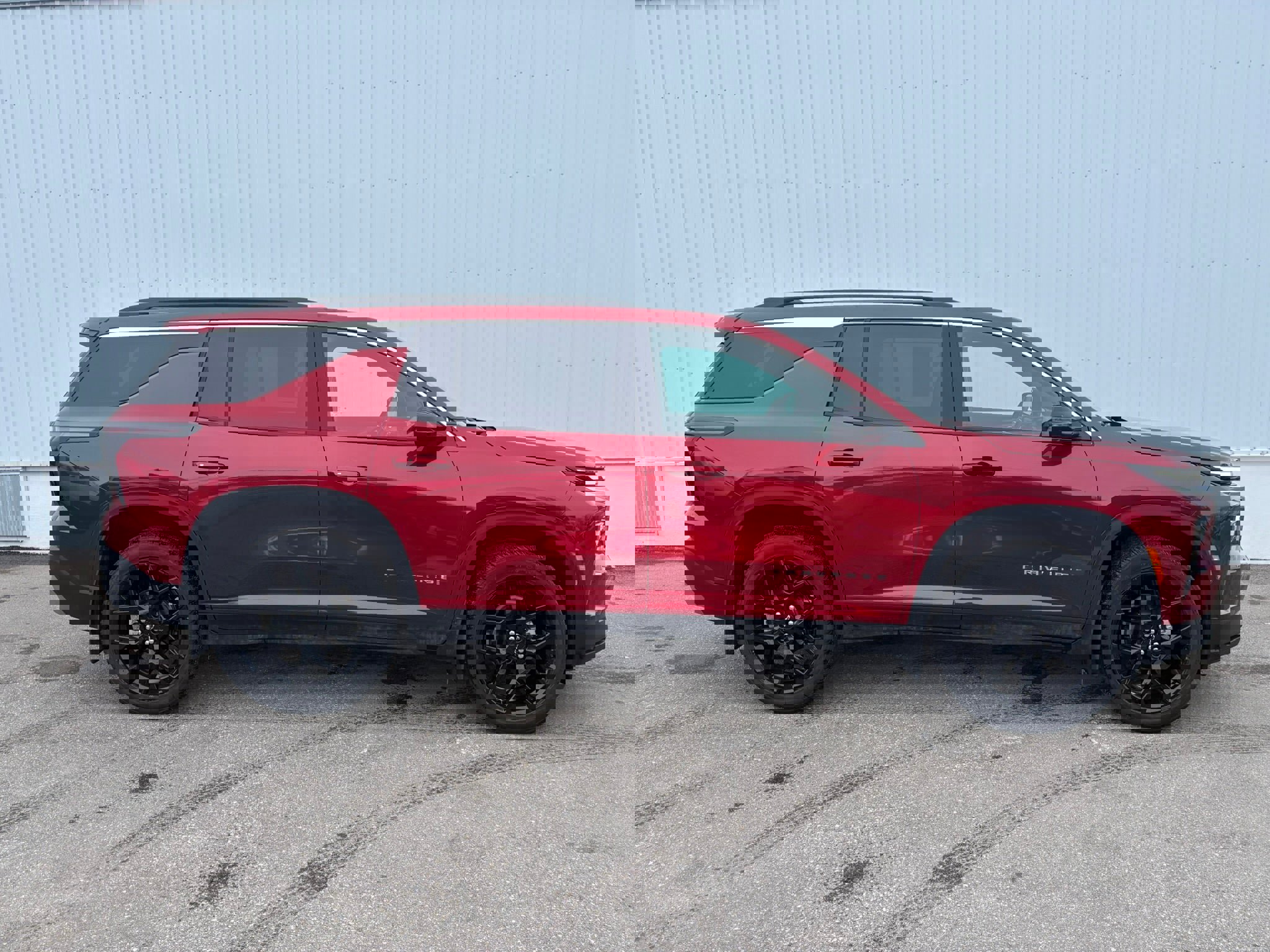 Used 2025 Chevrolet Traverse LT image 8