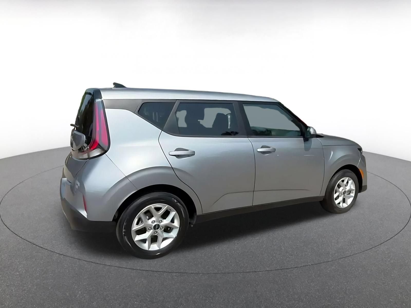 Used 2025 Kia Soul LX w/ LX Technology Package FWD image 14