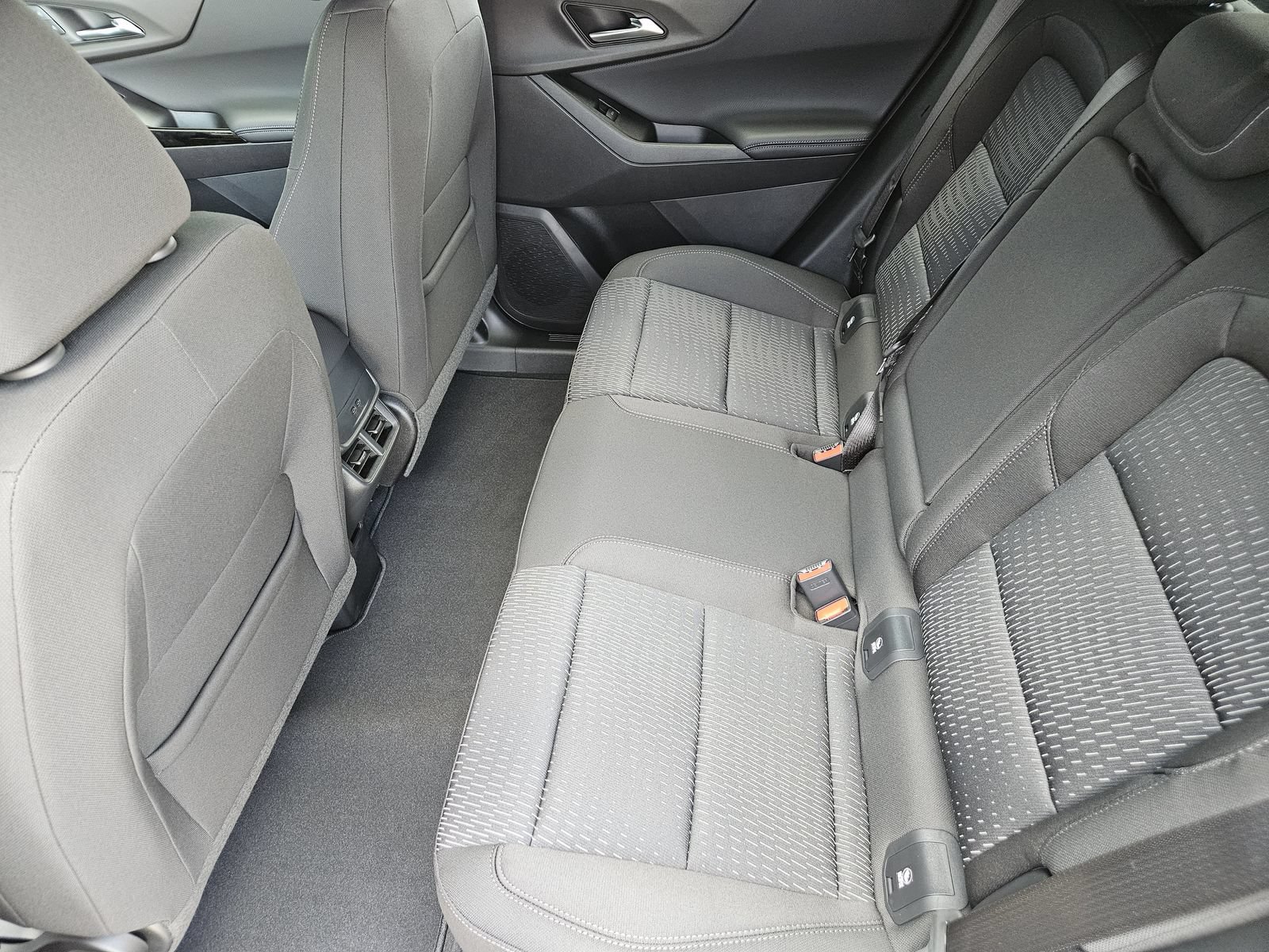 New 2027 Chevrolet Equinox LT w/ Safety and Technology Package FWD image 27