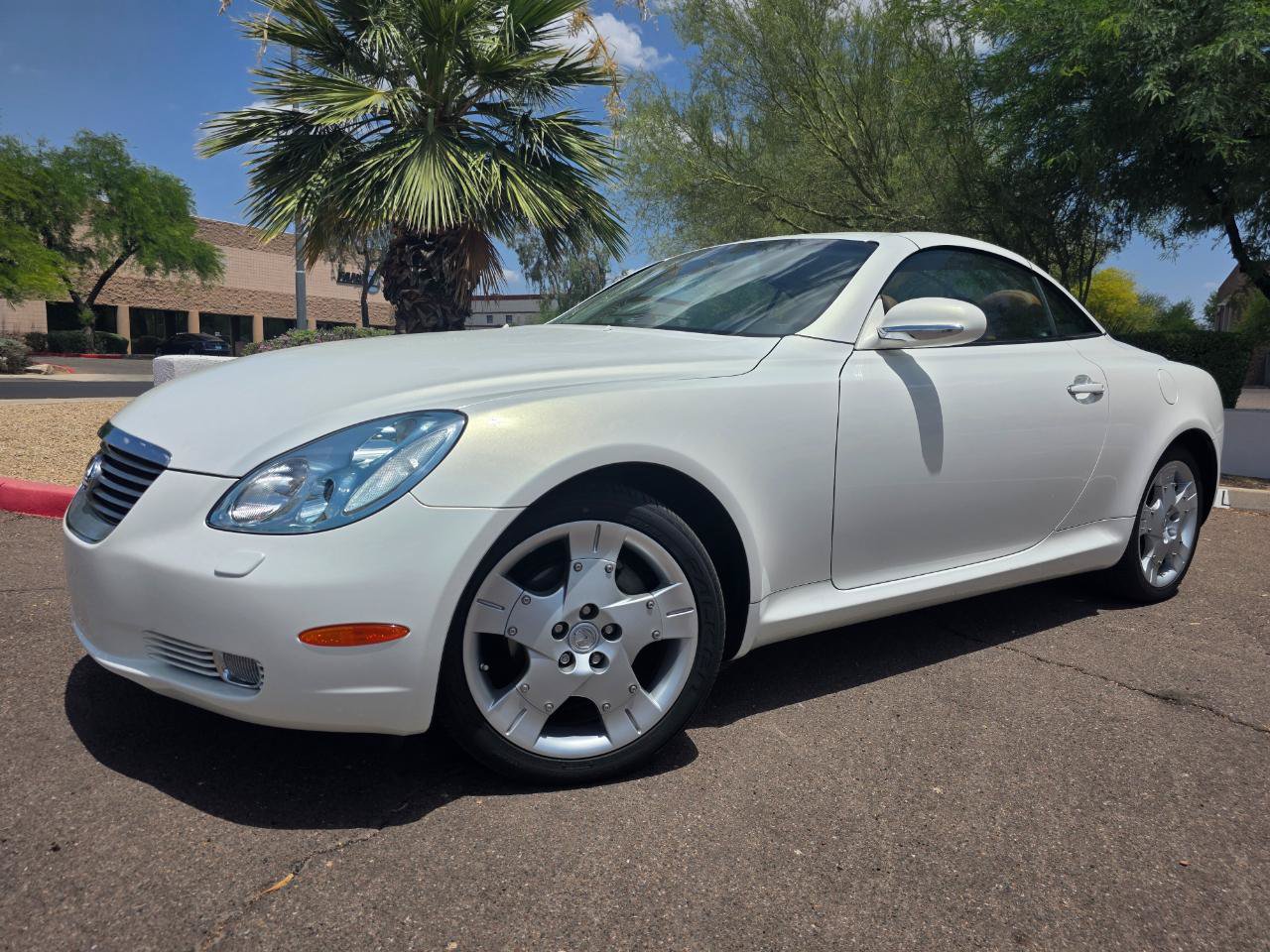 Used 2004 Lexus SC 430 Convertible RWD image 2
