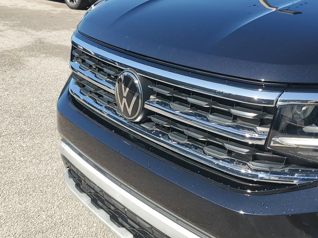 Certified 2023 Volkswagen Atlas Cross Sport SE w/ Black Wheel Package FWD image 11
