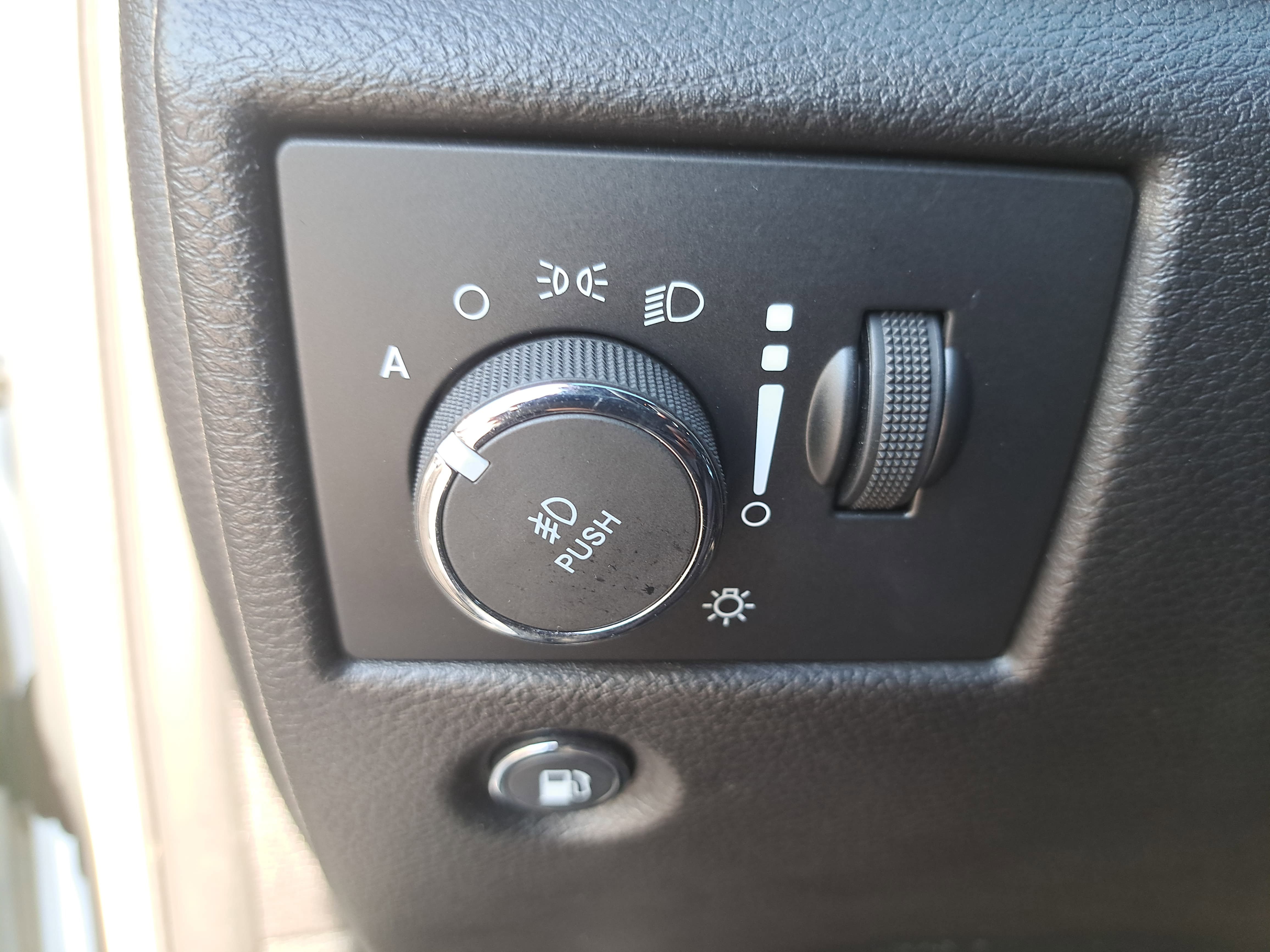 Used 2020 Jeep Grand Cherokee Altitude RWD image 26