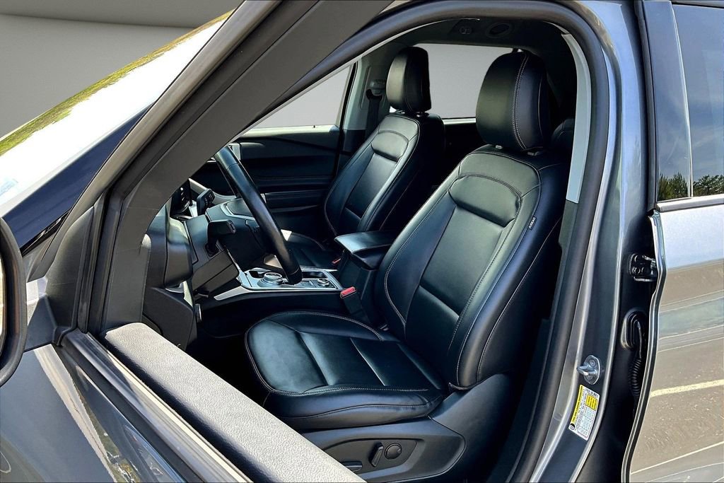 Used 2023 Ford Explorer XLT w/ Equipment Group 202A image 21