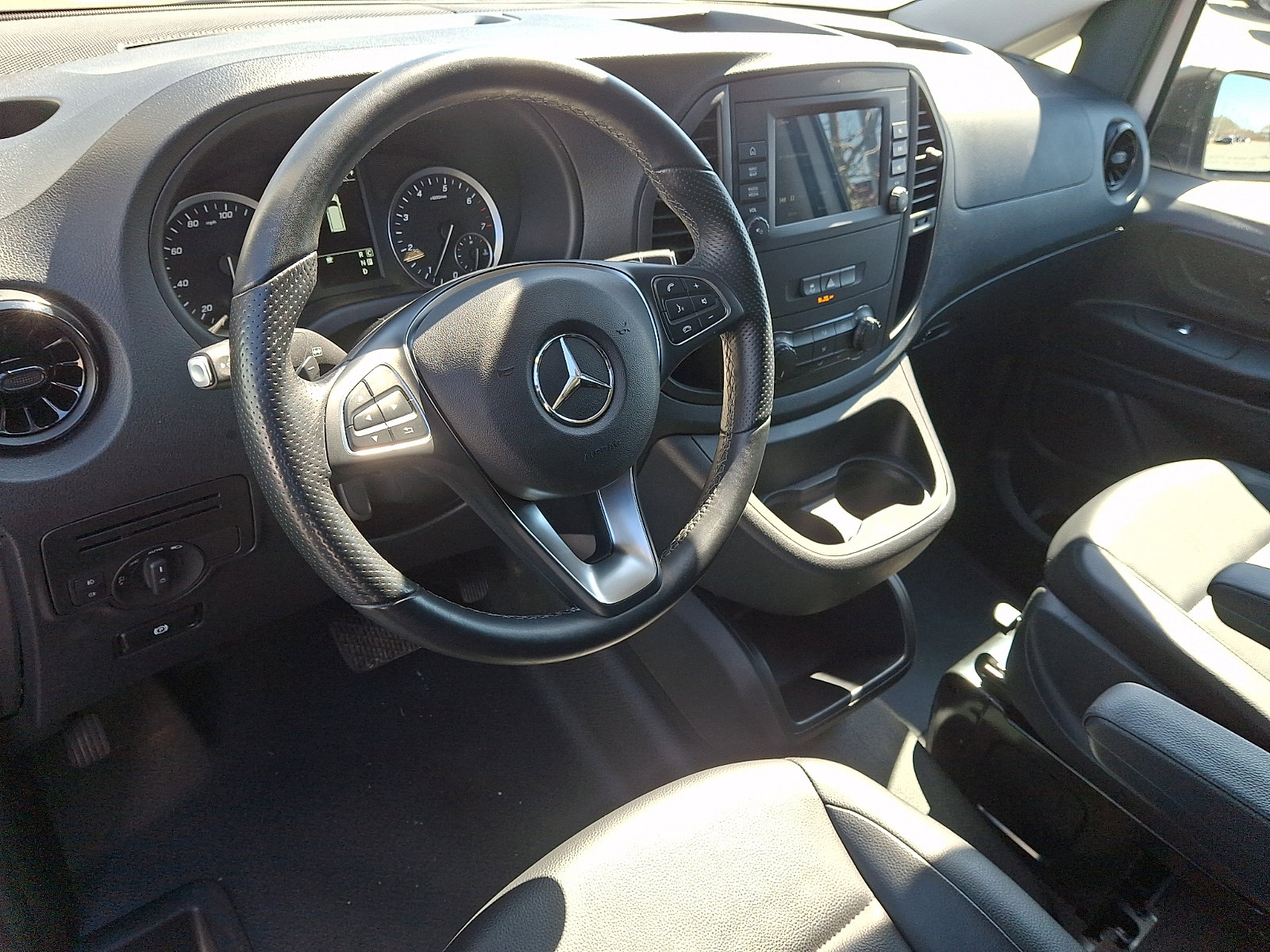 Used 2023 Mercedes-Benz Metris image 16