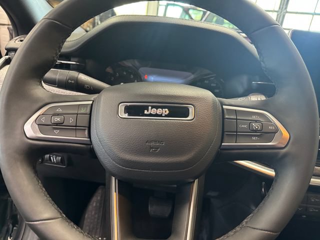 Used 2023 Jeep Compass Latitude AWD/4WD image 19