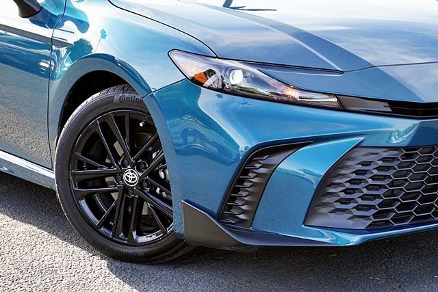 Used 2026 Toyota Camry SE w/ Multimedia Upgrade Package FWD image 4