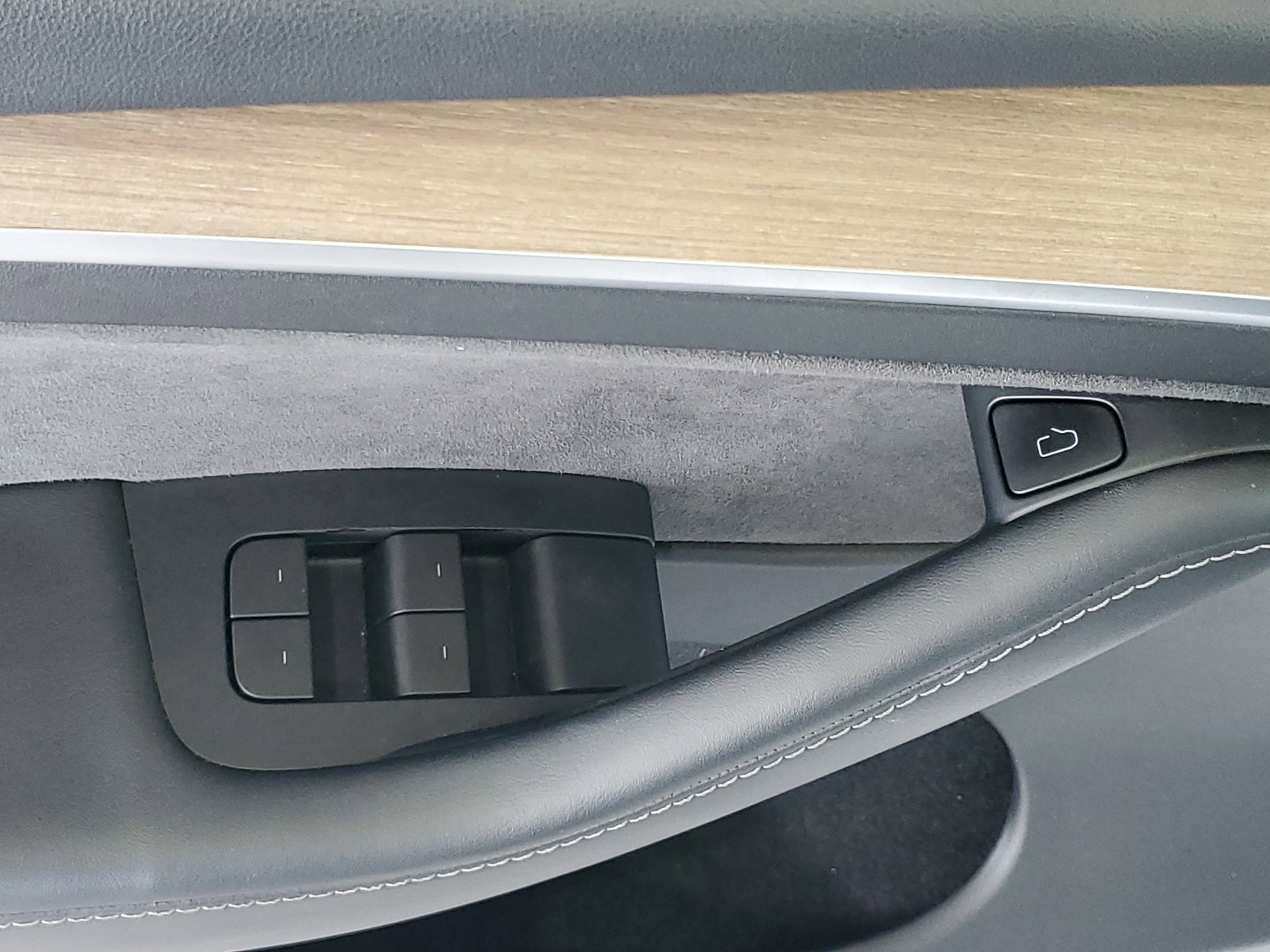Used 2023 Tesla Model Y AWD image 19