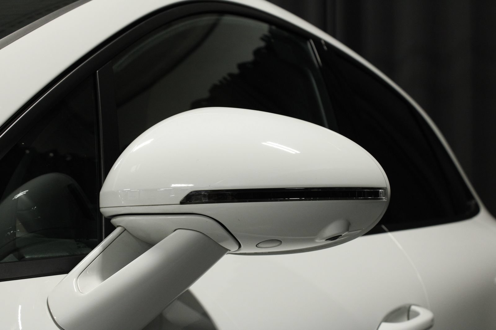 Certified 2025 Porsche Macan AWD/4WD image 12