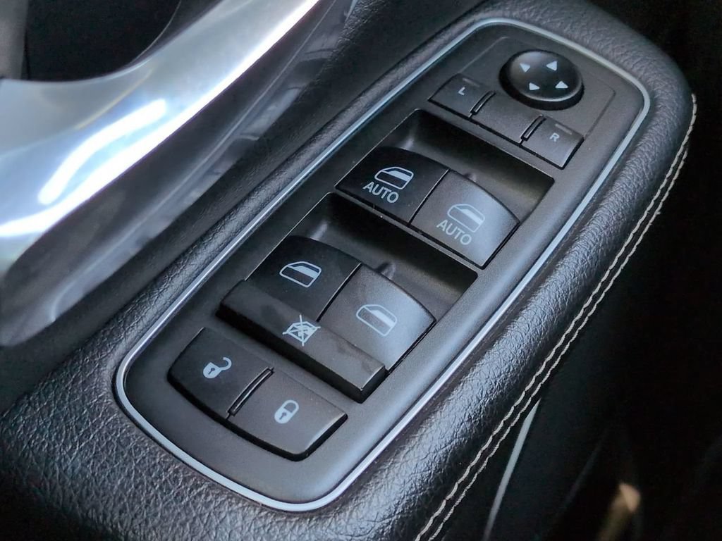 Used 2019 RAM 1500 Laramie AWD/4WD image 23