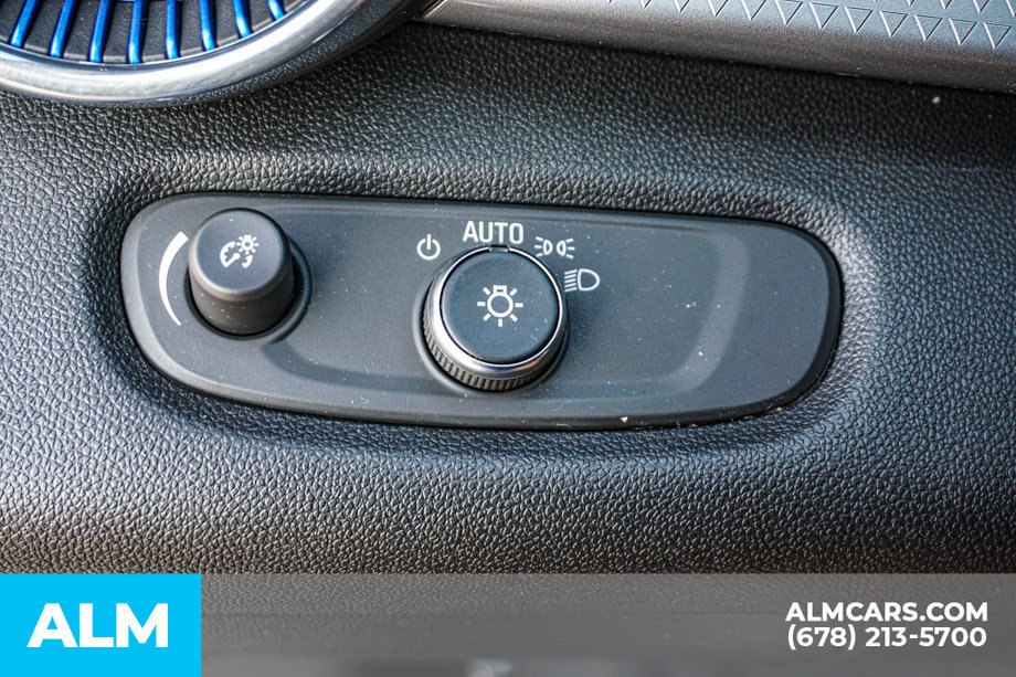 Used 2025 Chevrolet Trax LT FWD image 42