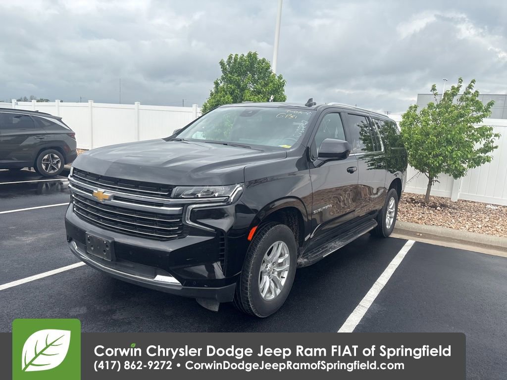 Used 2024 Chevrolet Suburban LT image 3