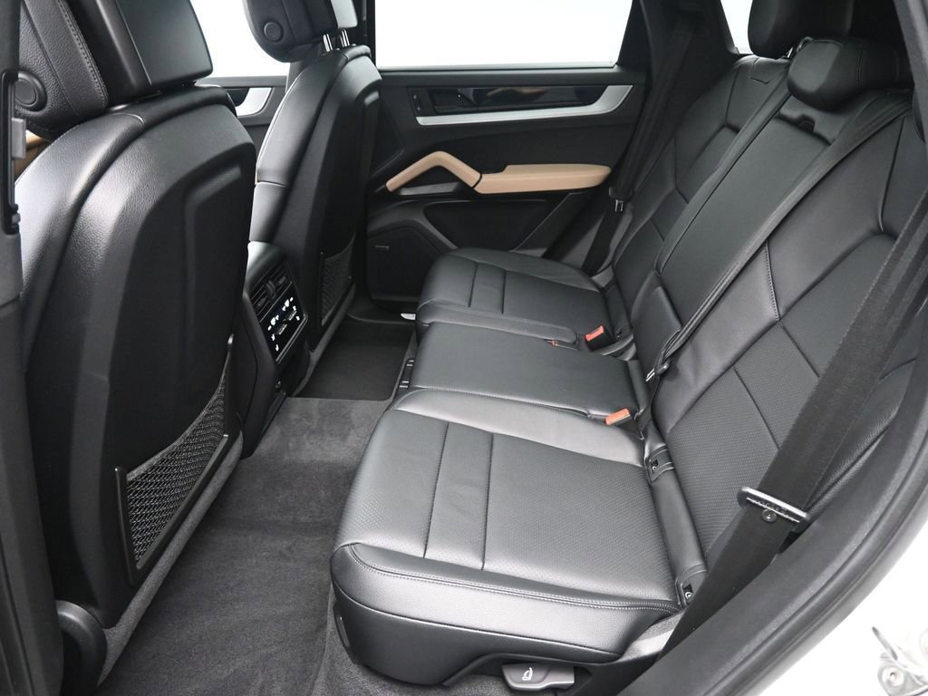 Certified 2024 Porsche Cayenne image 7
