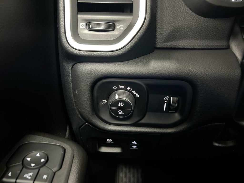 New 2026 RAM 1500 4x4 Crew Cab image 18