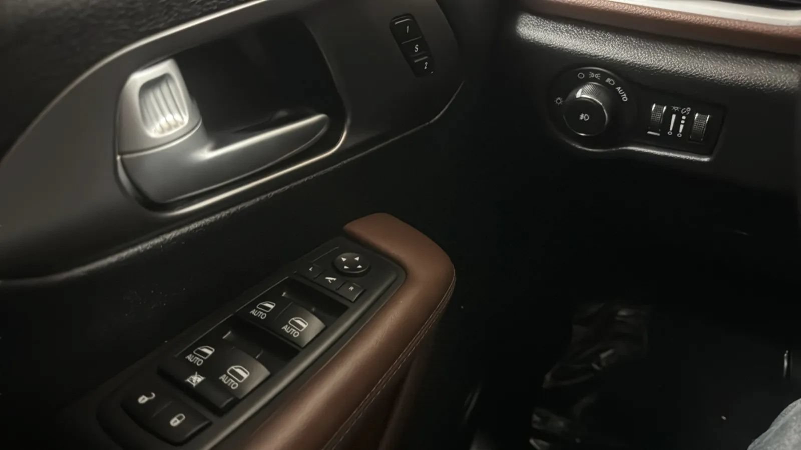 Used 2017 Chrysler Pacifica Limited FWD image 16