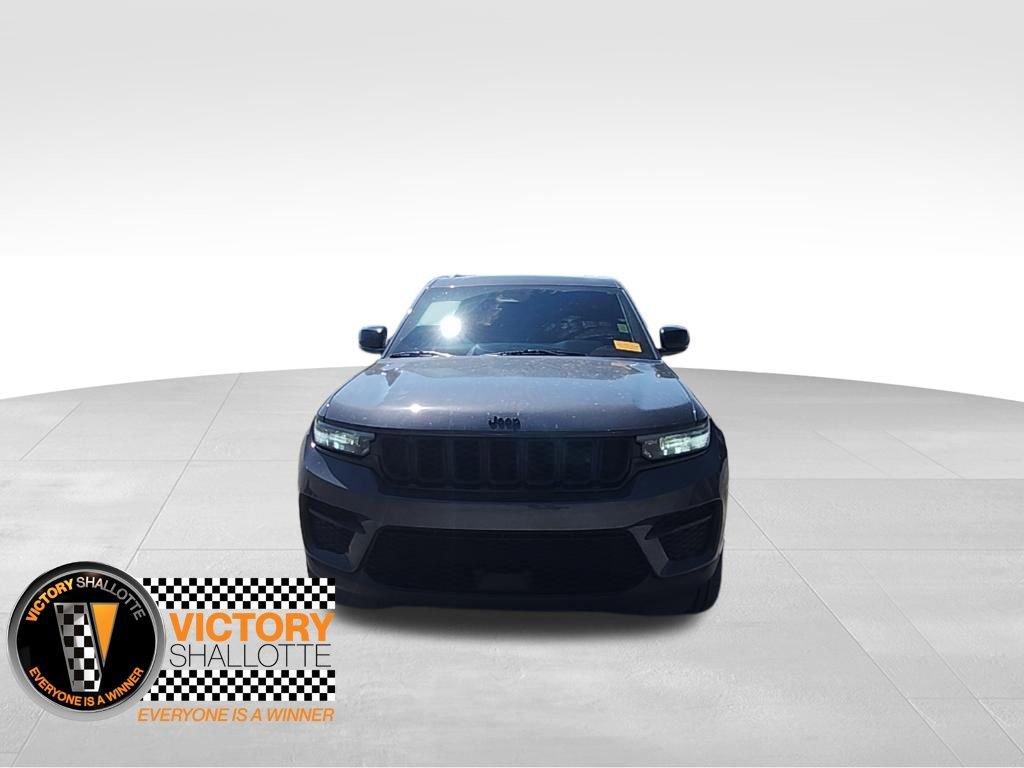 Used 2023 Jeep Grand Cherokee Altitude image 16