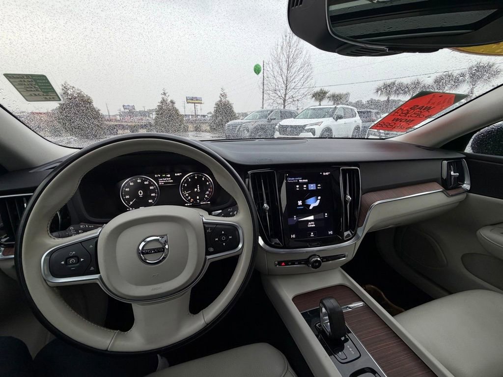Used 2022 Volvo S60 B5 Momentum w/ Premium Package image 19