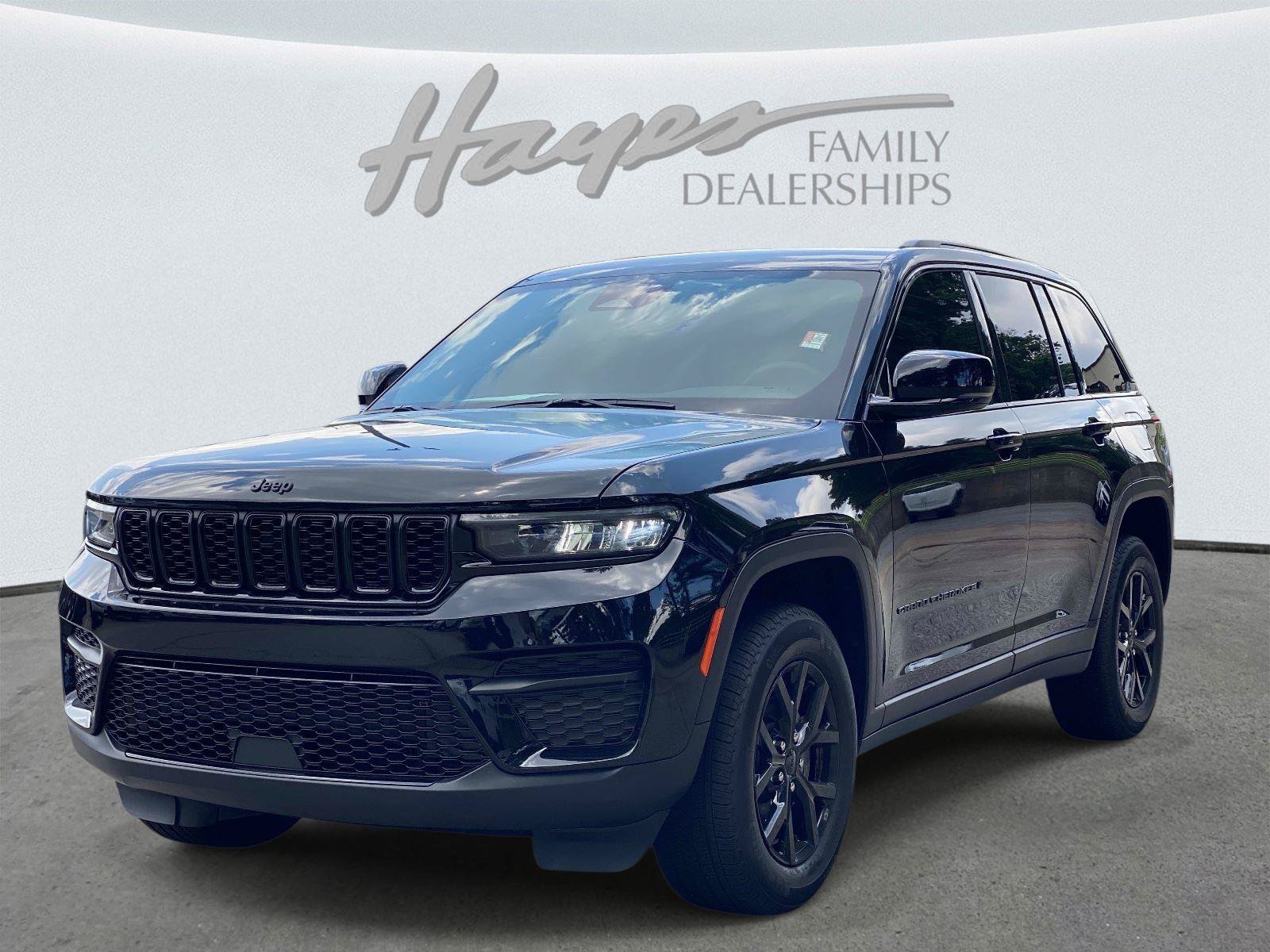 Used 2024 Jeep Grand Cherokee Altitude RWD image 9