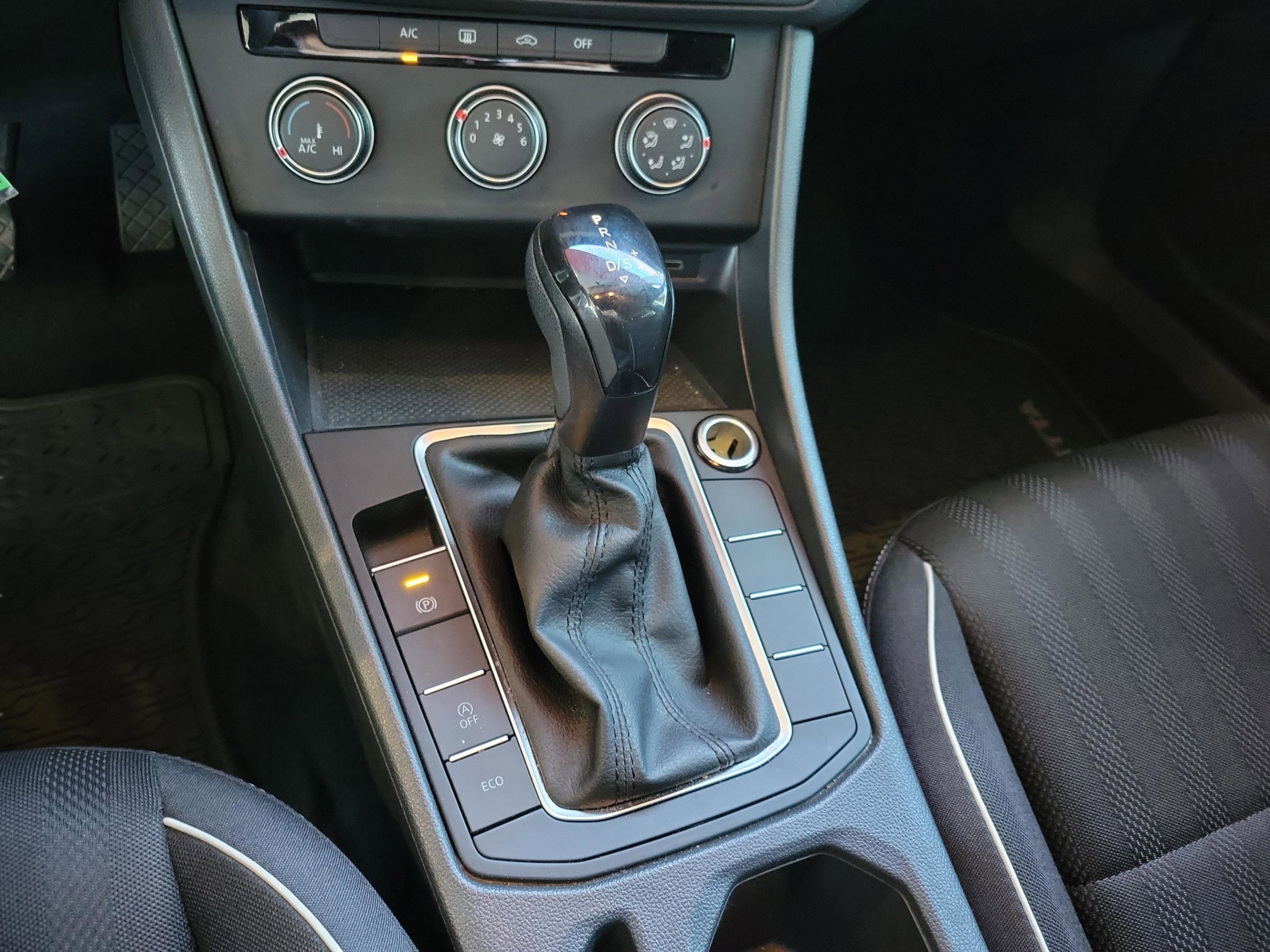 Used 2022 Volkswagen Jetta Sport image 12