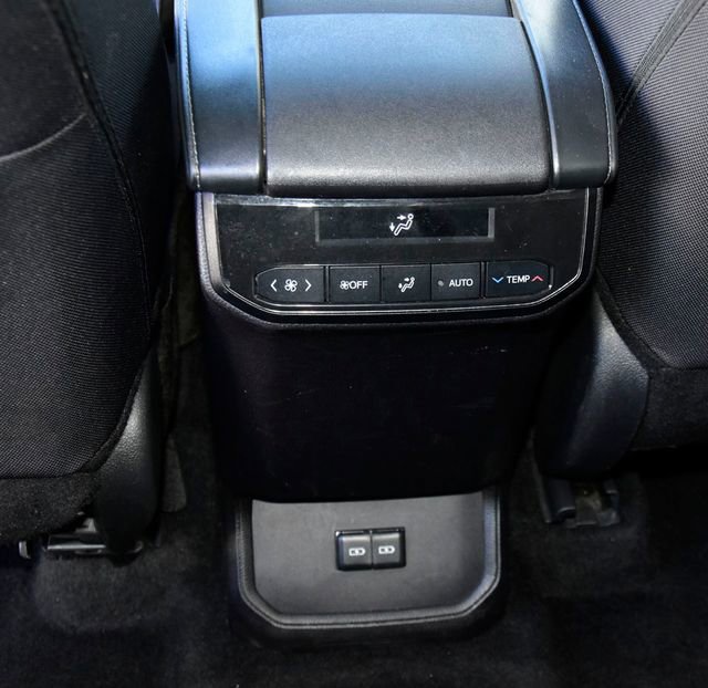 Used 2024 Toyota Highlander LE image 17