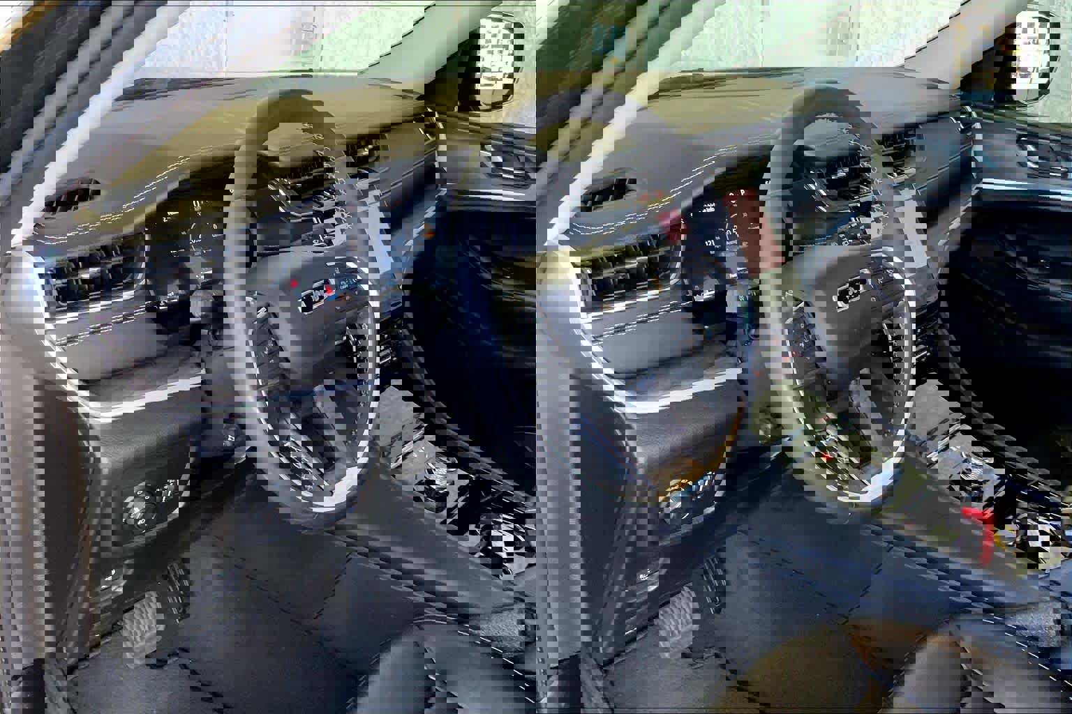 Used 2023 Jeep Grand Cherokee Limited w/ Luxury Tech Group II image 16