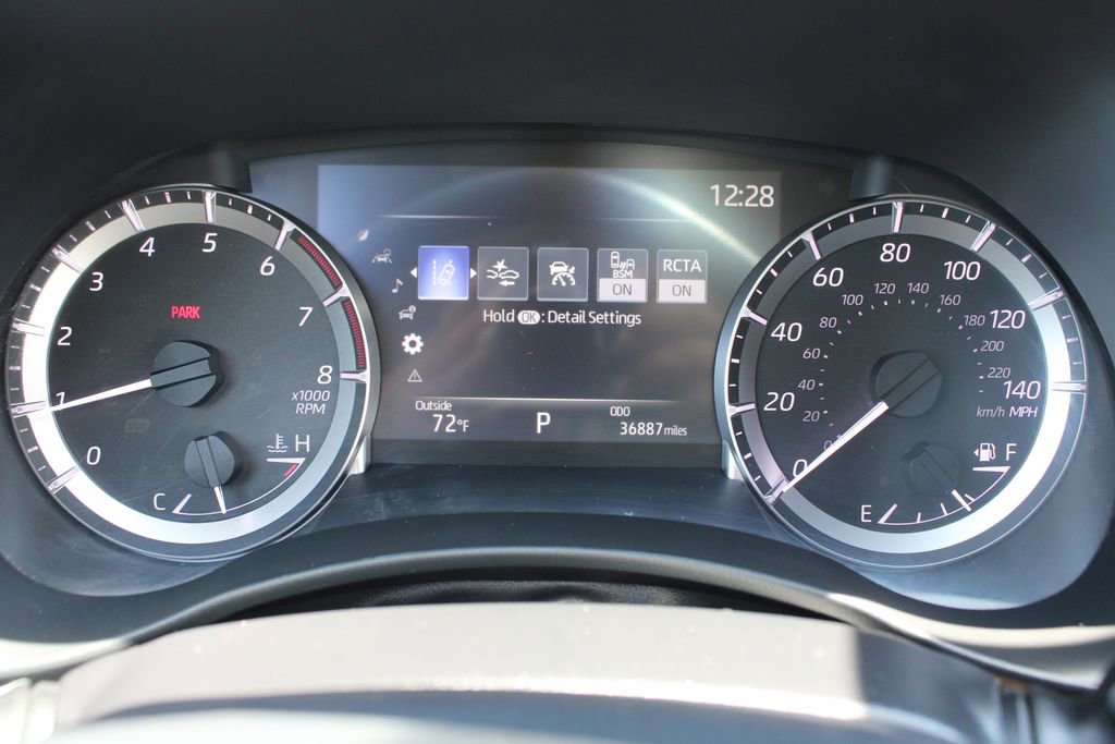 Used 2023 Toyota Highlander XLE AWD/4WD image 17