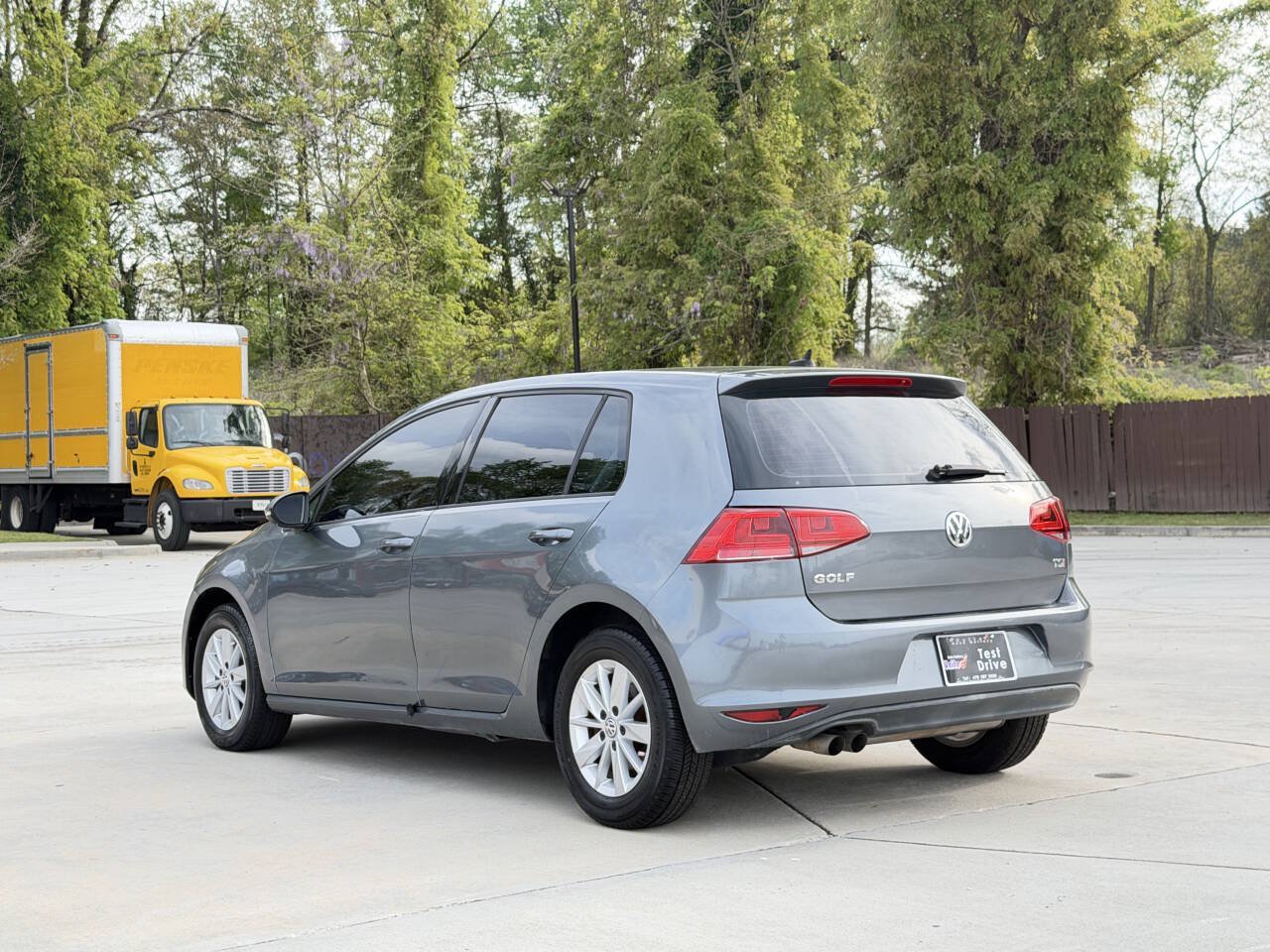 Used 2015 Volkswagen Golf S FWD image 23